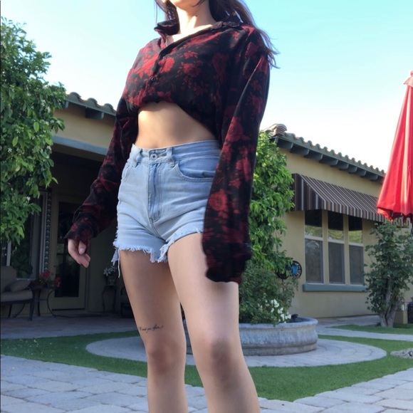 Black and red, rose button up - Picture 1 of 3